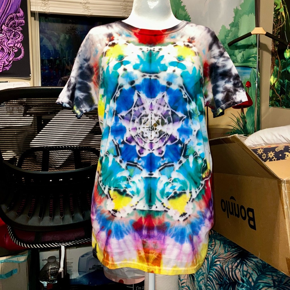 Tie die Tshirt size M FOTL Premium Select mandala NWT “Great Red Dragon”